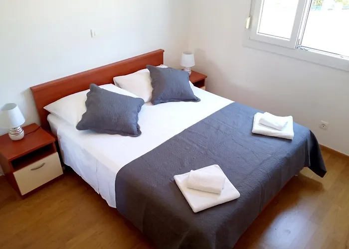 Great Apartment, Free Parking In The Garage, Znjan